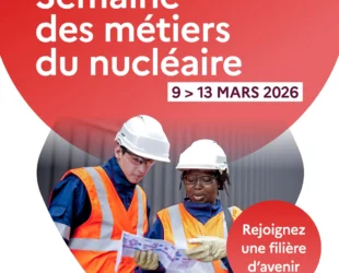 Semaine des métiers du nucléaire 2026, du 9 au 13 mars - deux techniciens en EPI consultant un document sur site industriel