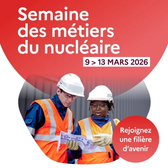 Semaine des métiers du nucléaire 2026, du 9 au 13 mars - deux techniciens en EPI consultant un document sur site industriel